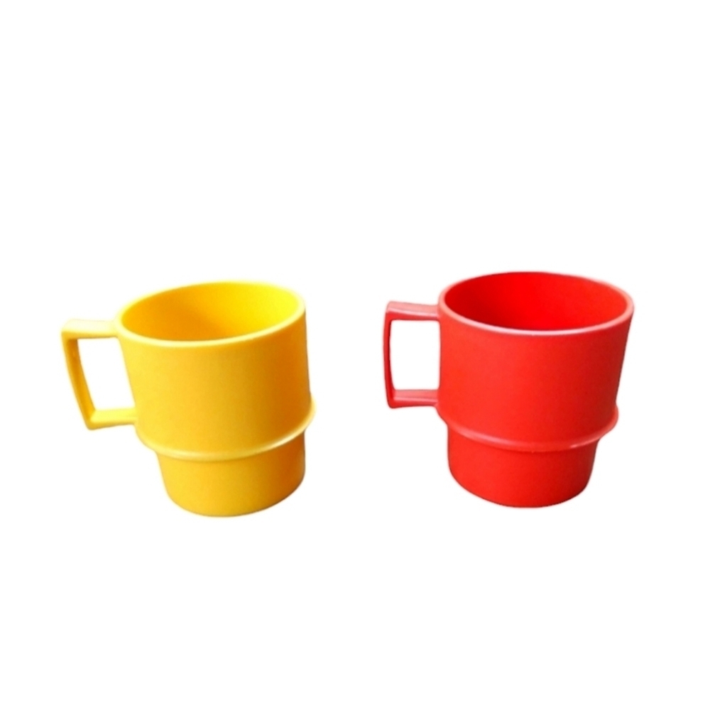 Tupperware Vintage Cups Set